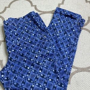 Chico’s The Ultimate Fit Luxe Twill Utility Crop Patterned Pants, size 8P